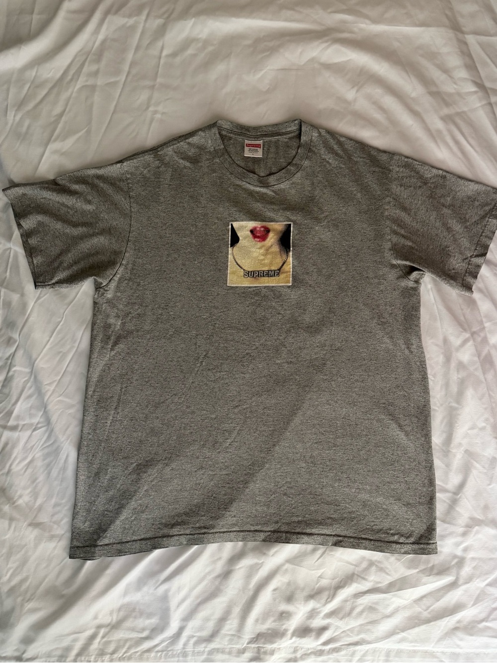 Supreme SS18 Gray Tee with Necklace Graphic - Picture 1 of 6